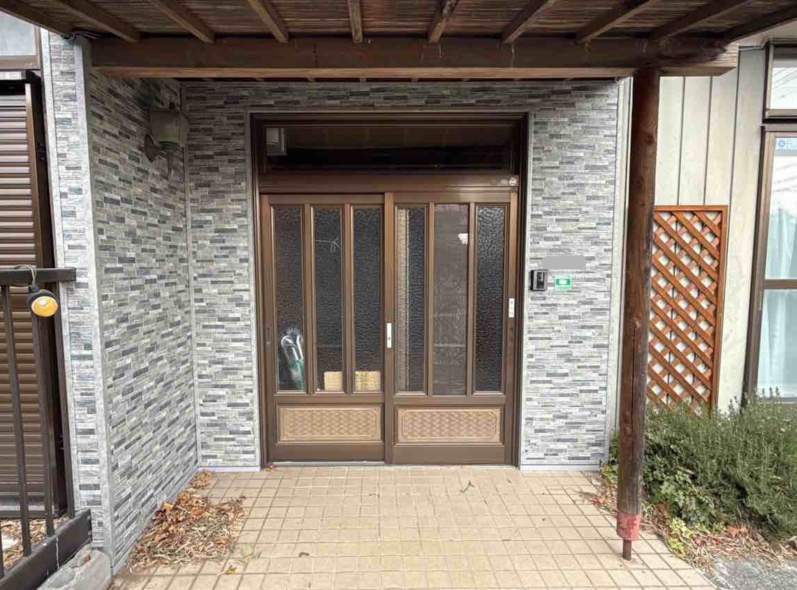 前橋市　K様邸　玄関部サイディング工事 画像